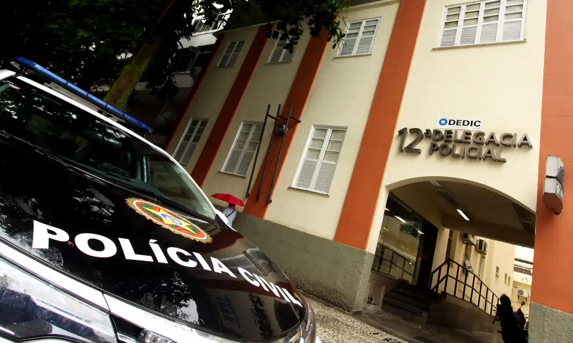 Suspeito de estupro coletivo em Copacabana se entrega e é preso