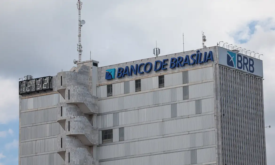 Câmara do DF aprova uso de imóveis para socorrer Banco de Brasília