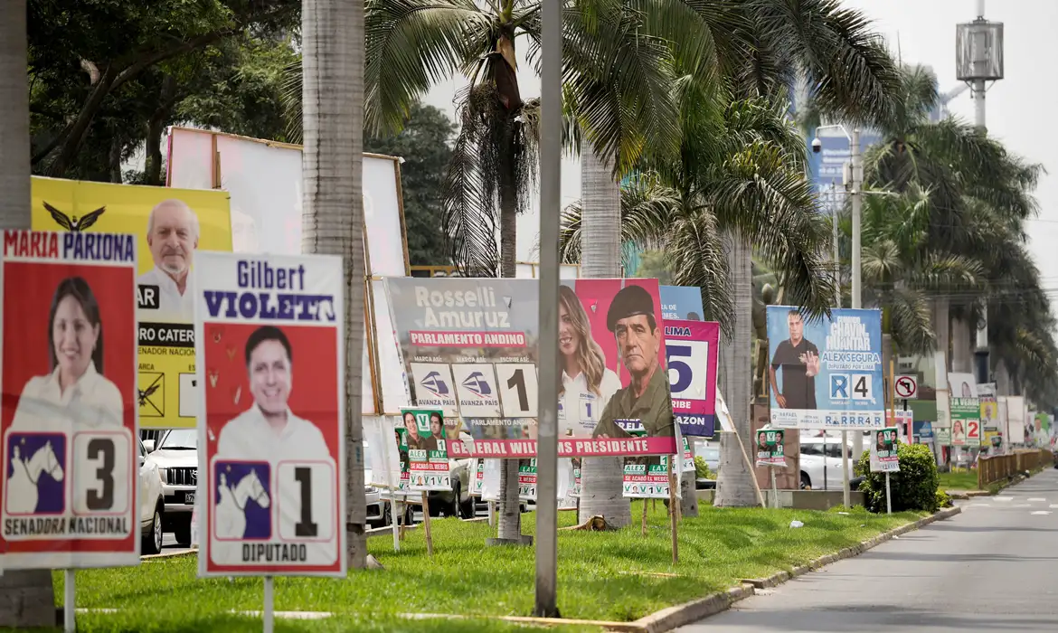 Peru realiza eleição com 35 candidatos e cenário político imprevisível