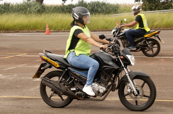 Detran-MS e Bombeiros lançam curso de pilotagem para mulheres