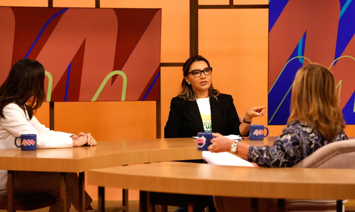 Janja defende mudança cultural para combater feminicídio no Brasil
