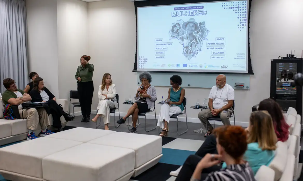 Sete em cada dez mulheres já sofreram assédio em espaços públicos no Brasil