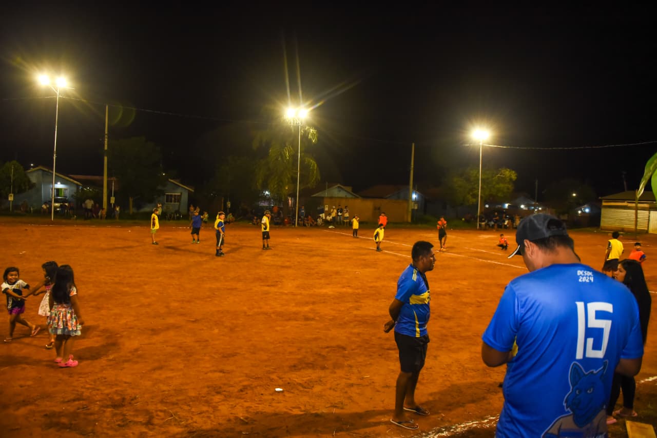 Campo Grande amplia para 131 campos iluminados com entrega em aldeia indígena