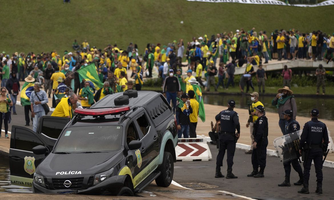 PGR se posiciona contra visita íntima de general preso no STF