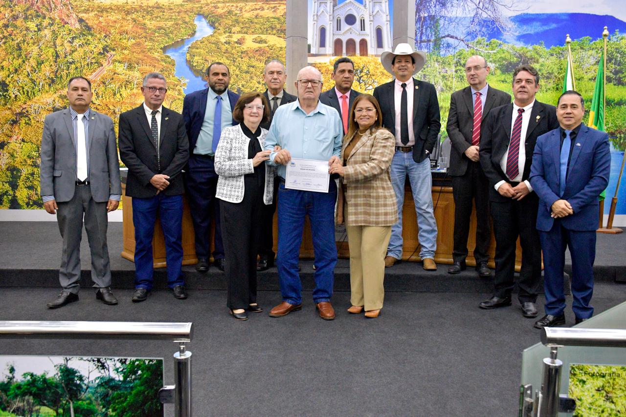 Câmara Municipal de Aquidauana Homenageia Mário Ravaglia pela Aposentadoria