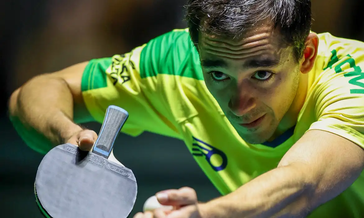 Hugo Calderano vence chinês e avança no WTT Champions na China