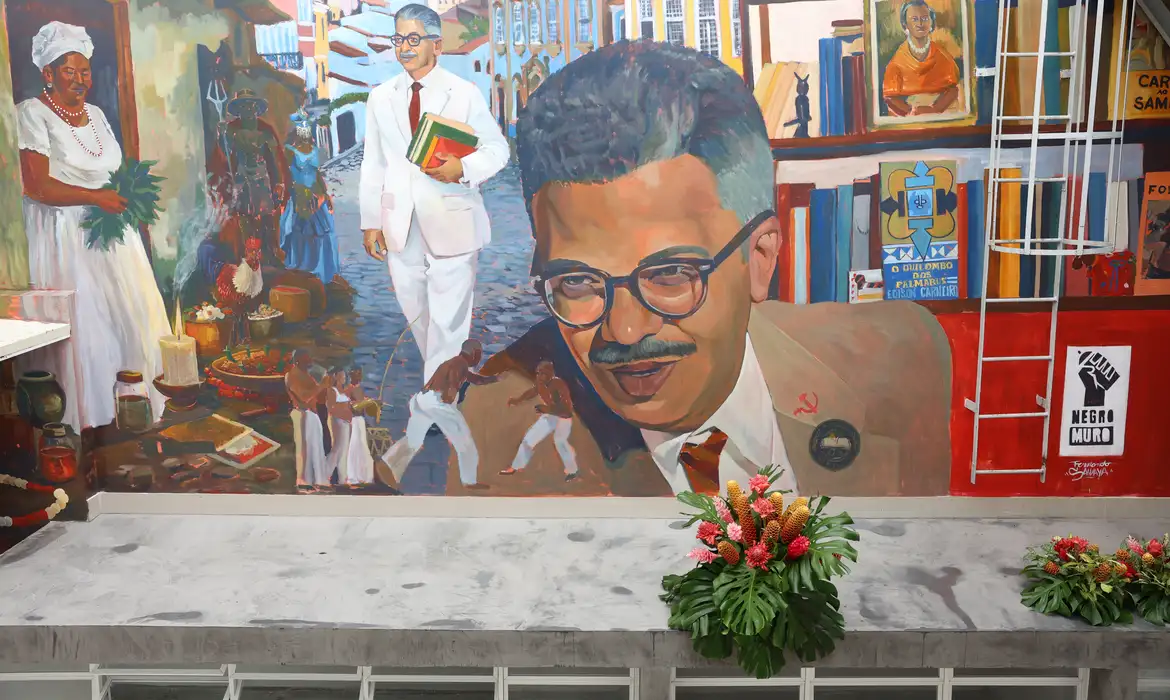 Mural homenageia Edison Carneiro e celebra cultura afro-brasileira no Rio