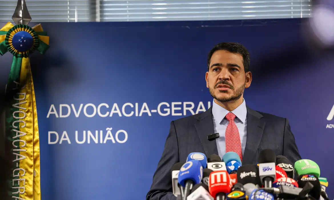 Senador apresenta parecer favorável à indicação de Jorge Messias ao STF
