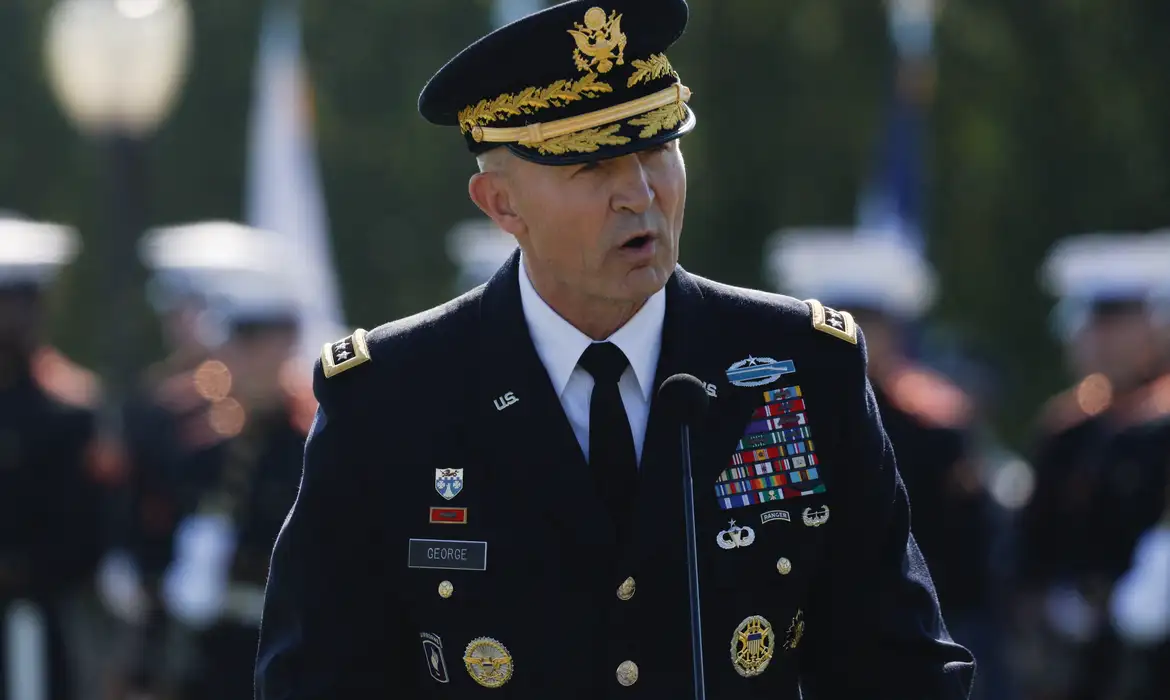 Secretário de Defesa dos EUA destitui chefe do Estado-Maior do Exército