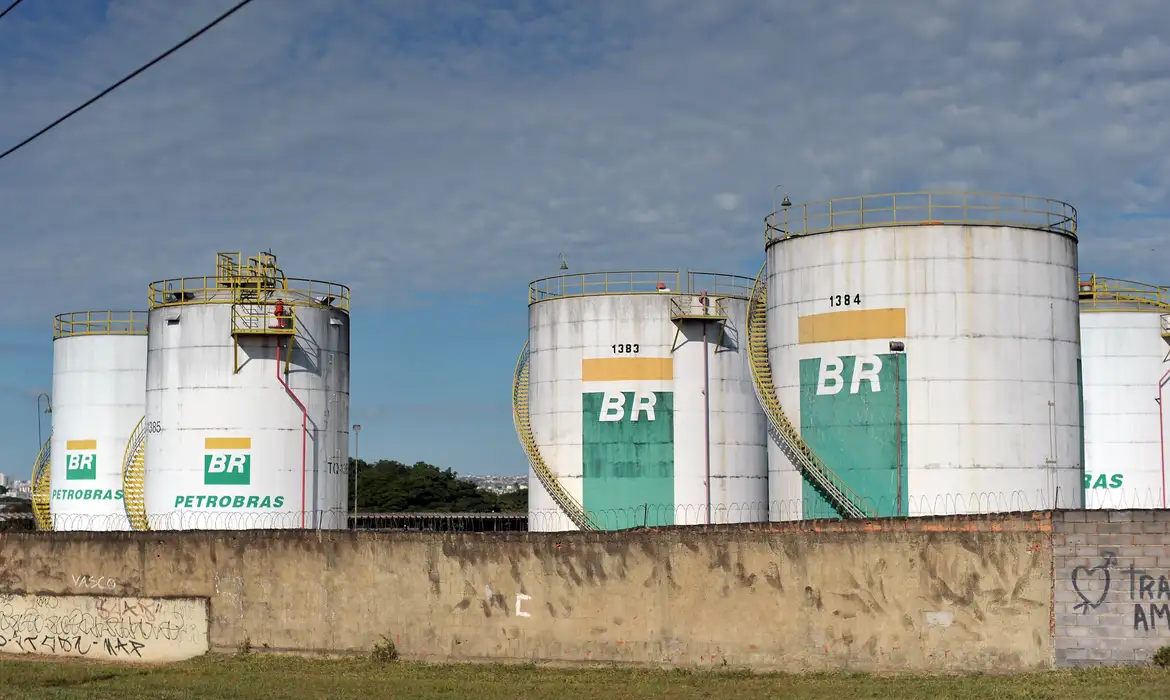 Privatização da BR eleva preços dos combustíveis e afeta consumidores