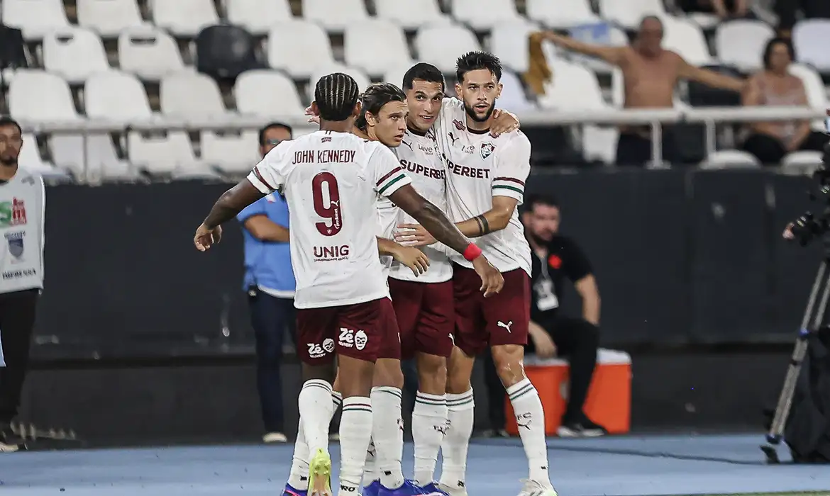 Fluminense e Flamengo vencem e avançam nas semifinais do Carioca