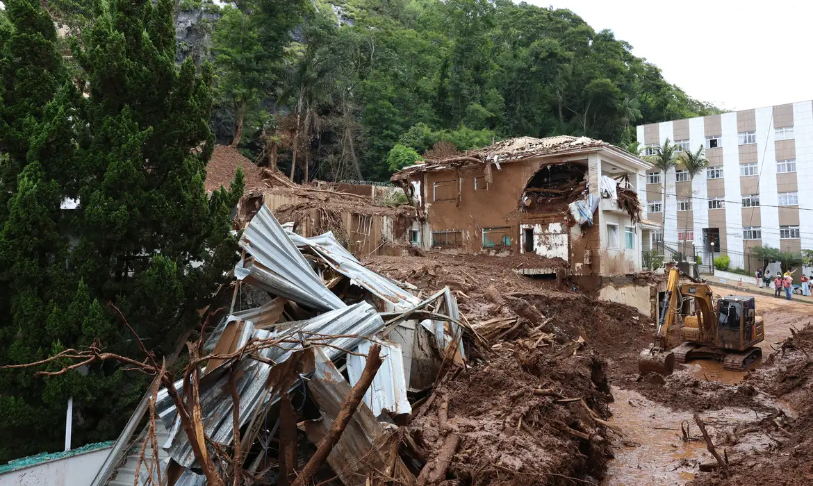 Lula visita áreas atingidas por chuvas intensas em Minas Gerais
