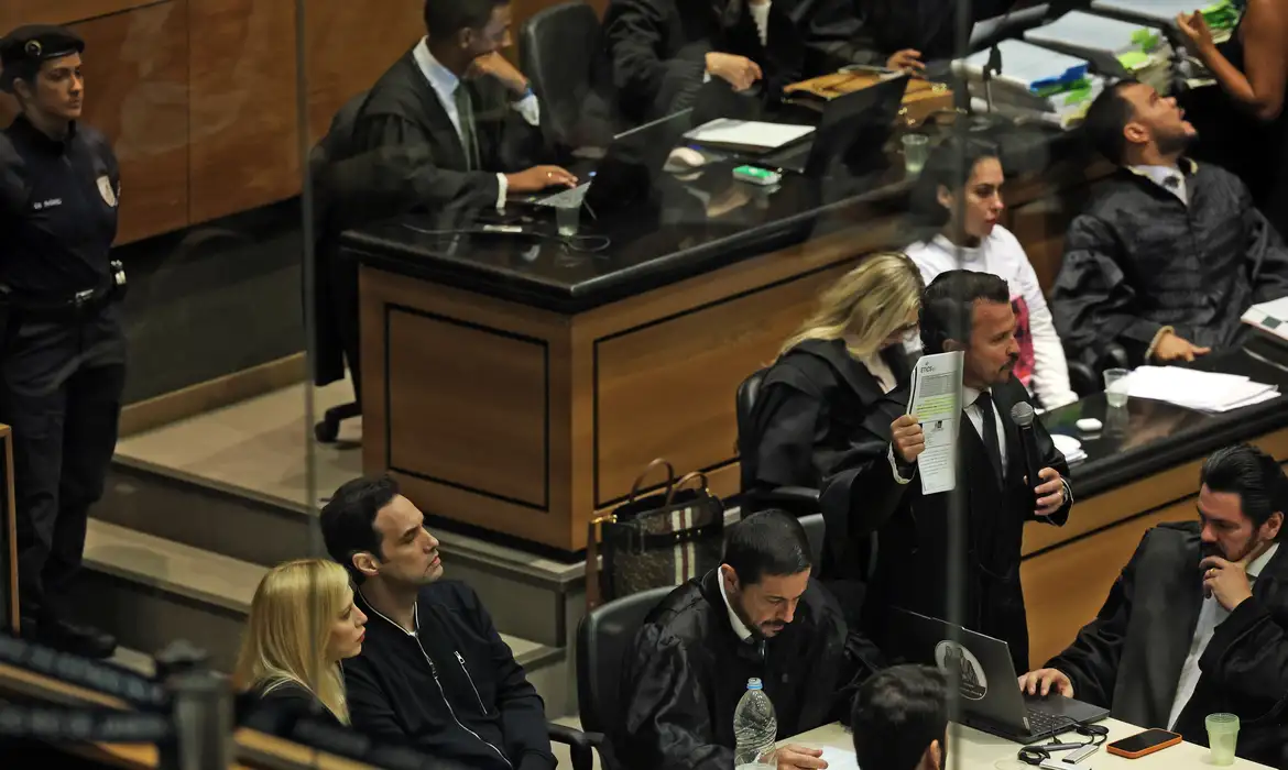 Advogados pagam custos após adiamento do julgamento de Henry Borel