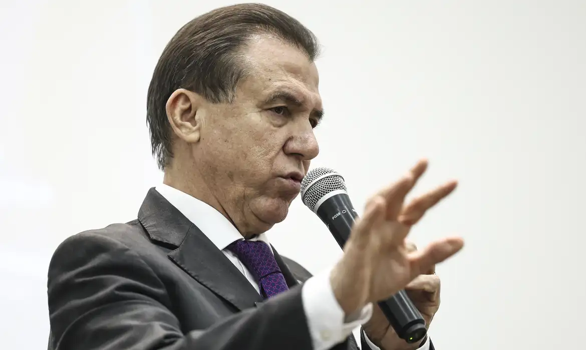 Governo pode acelerar projeto para acabar com escala 6x1 no trabalho