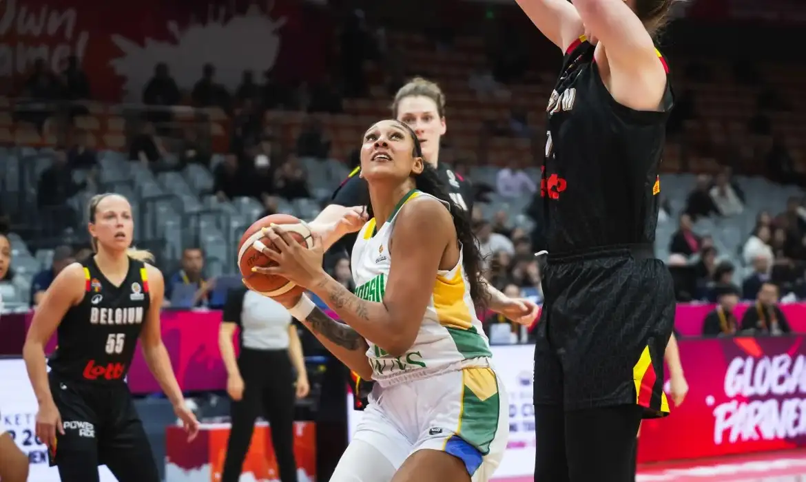Brasil estreia com derrota para Bélgica no Pré-Mundial Feminino de Basquete