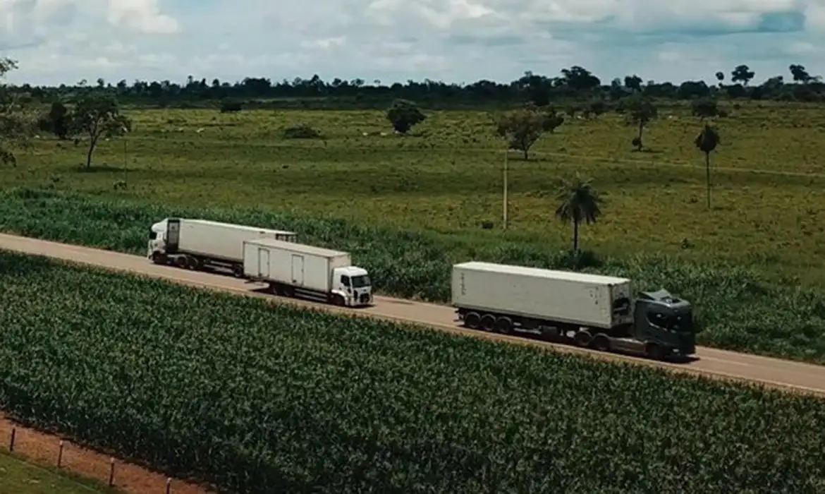 Volume de serviços no Brasil atinge recorde histórico com avanço de 0,1% em fevereiro