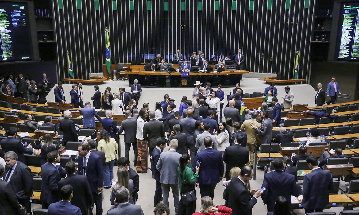 Câmara aprova MP que reforça regras do seguro-defeso para pescadores