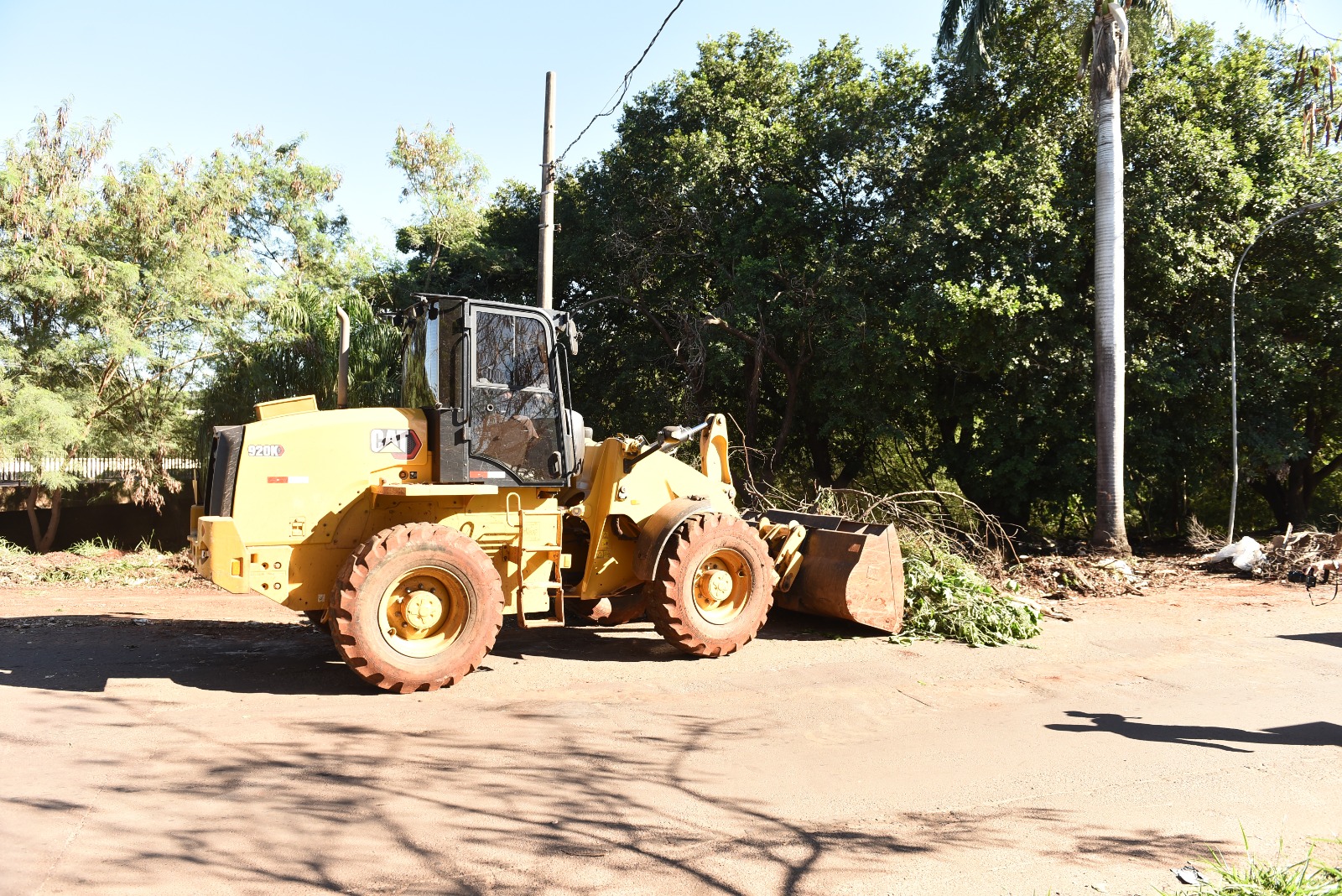 Prefeitura de Campo Grande inicia limpeza na Avenida Ernesto Geisel