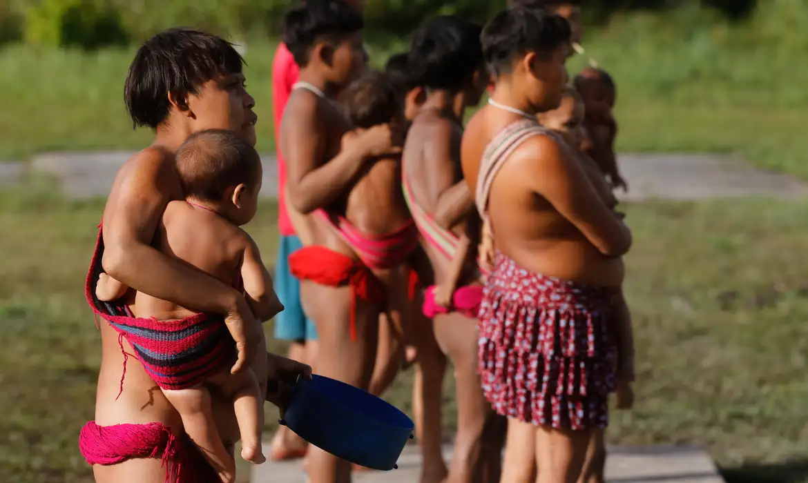 Ministério da Saúde reforça combate à coqueluche na Terra Yanomami