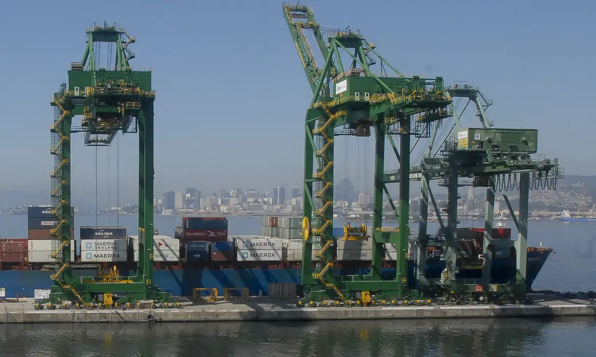 Exportações brasileiras ao Oriente Médio caem 26% com conflito em 2025