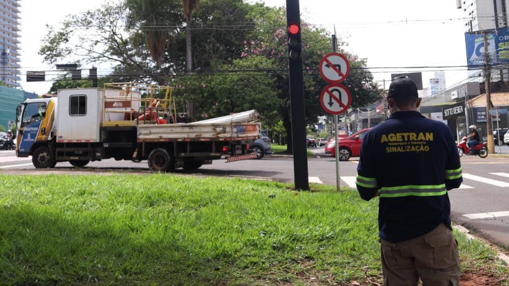 Agetran muda sentido de ruas e instala semáforos no São Francisco em Campo Grande