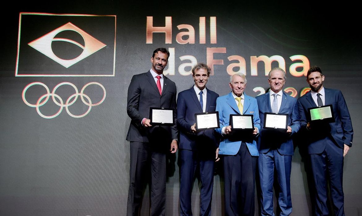 Hall da Fama do COB homenageia ídolos olímpicos brasileiros em cerimônia no Rio