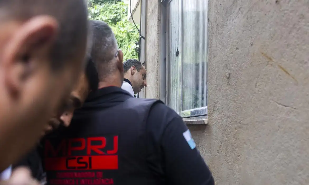 Casa de morador morto em ação do Bope é periciada no RJ