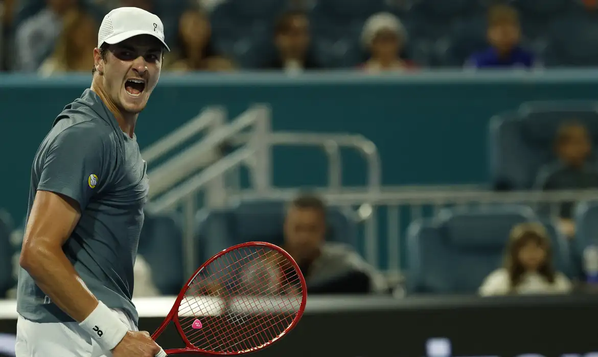 João Fonseca avança às oitavas no Masters 1000 de Monte Carlo