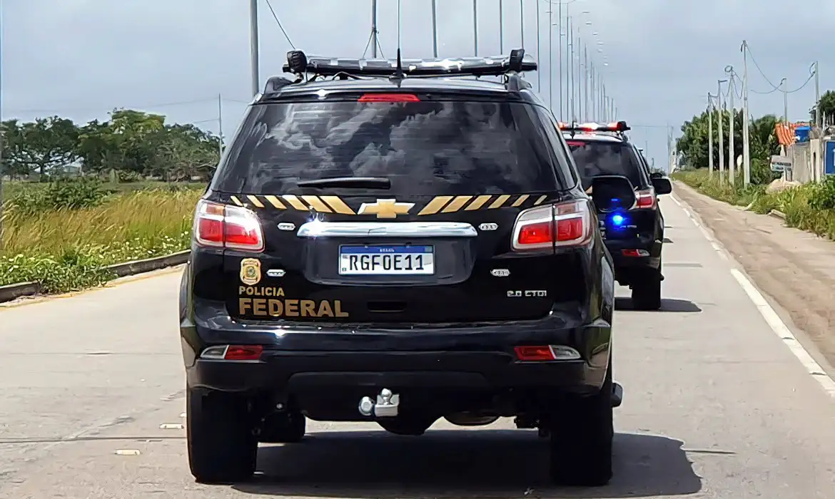 PF prende PMs ligados a milícias e facções no Rio de Janeiro