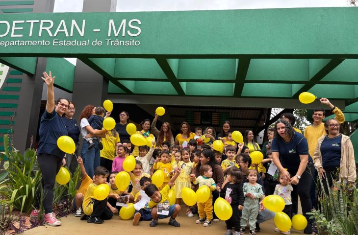 Crianças do CEI Detran promovem conscientização no Maio Amarelo