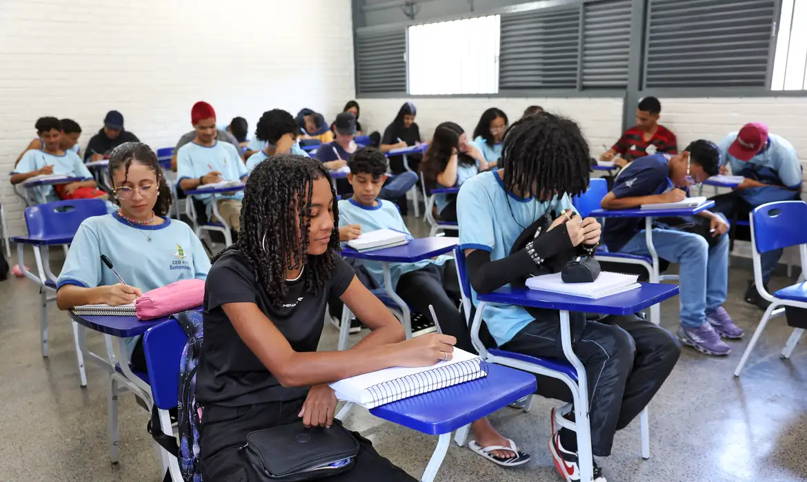 Programa Pé-de-Meia inicia pagamento da 1ª parcela para estudantes em 2026