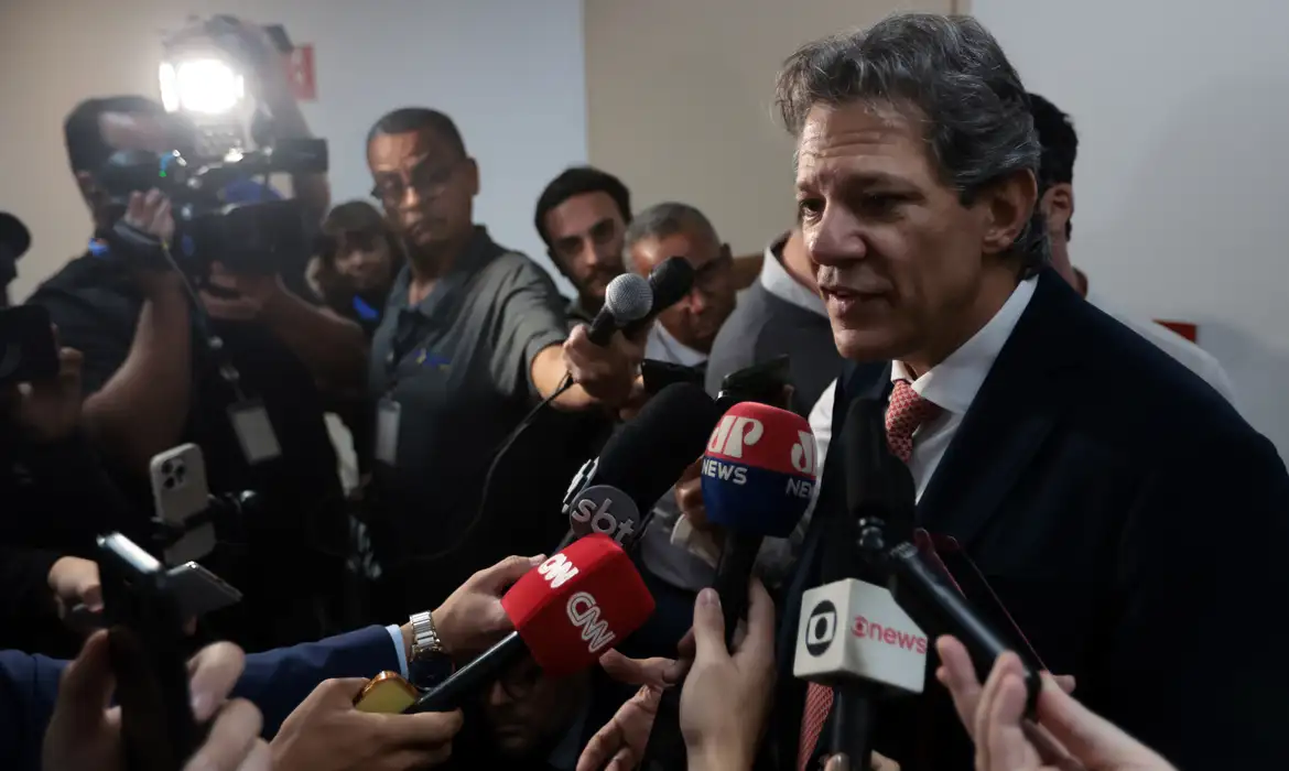 Ministro Haddad avalia impacto do conflito no Irã sobre economia brasileira