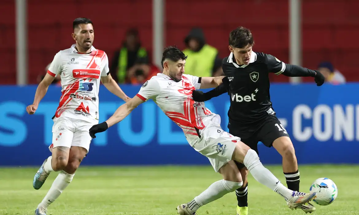 Botafogo perde para Nacional Potosí e complica vaga na Libertadores