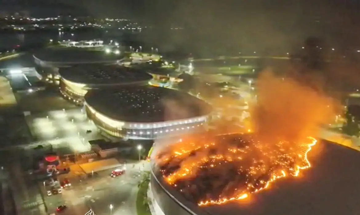 Incêndio atinge museu do Velódromo Olímpico no Rio, pista permanece intacta