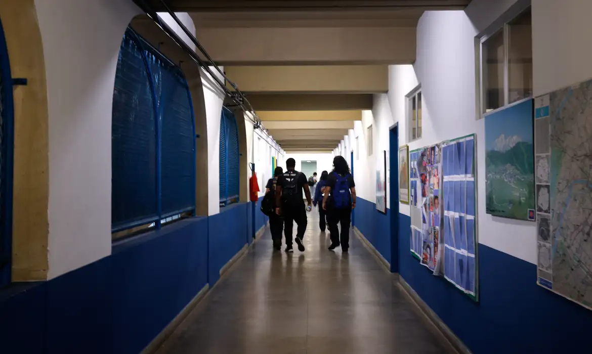 Quatro em cada dez adolescentes brasileiros sofrem bullying na escola