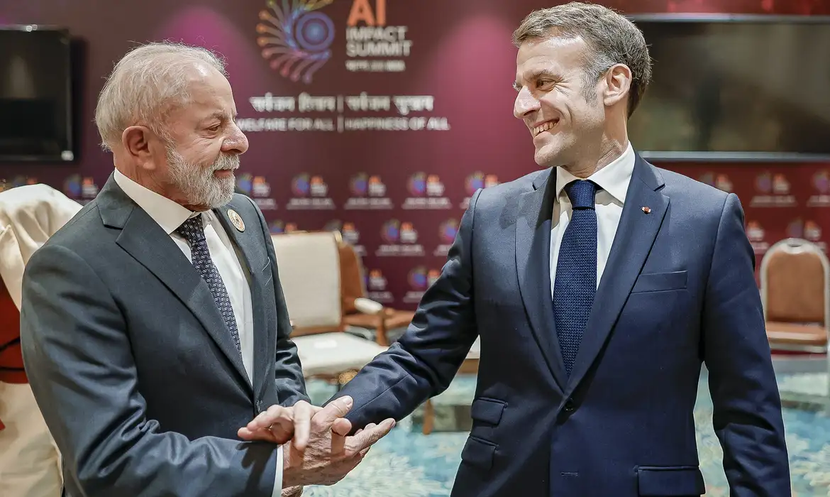 Lula e Macron discutem cooperação em defesa, tecnologia e comércio