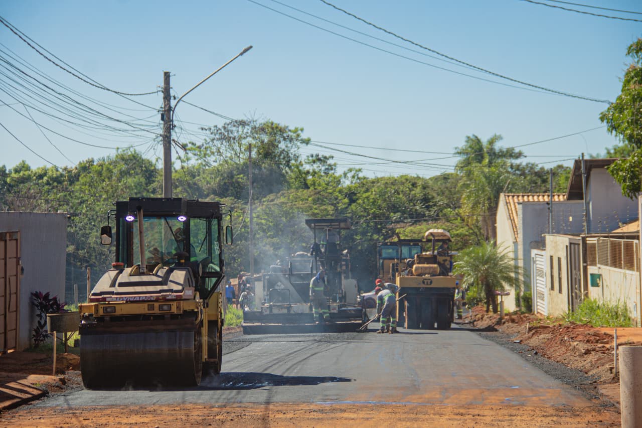 Jardim Oliveira recebe asfalto após décadas de espera em Campo Grande