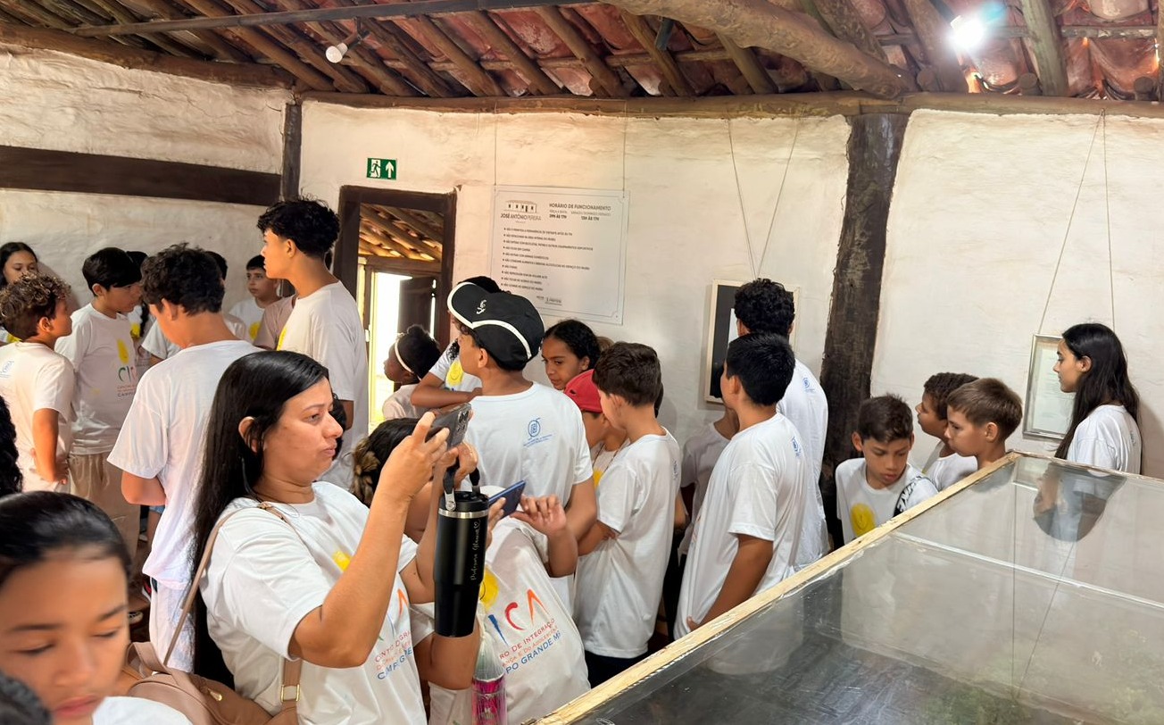 Alunos do Cica exploram história local no Museu José Antônio Pereira em Campo Grande