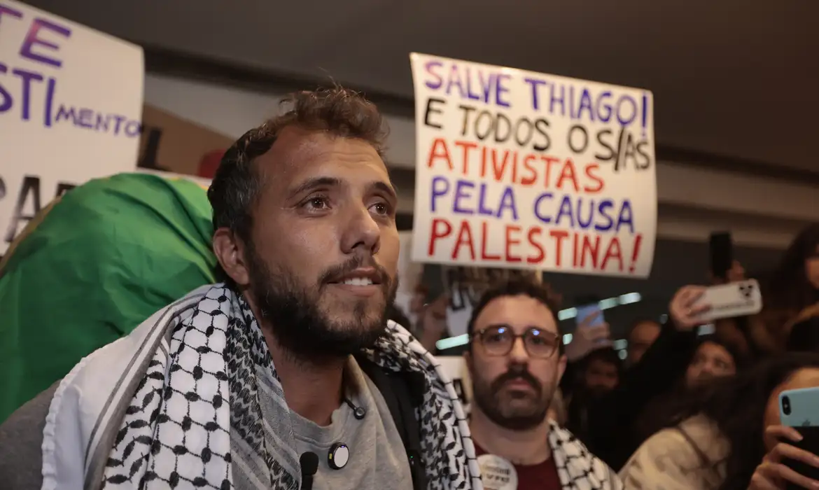 Ativista brasileiro é impedido de entrar na Argentina por ordem de Milei