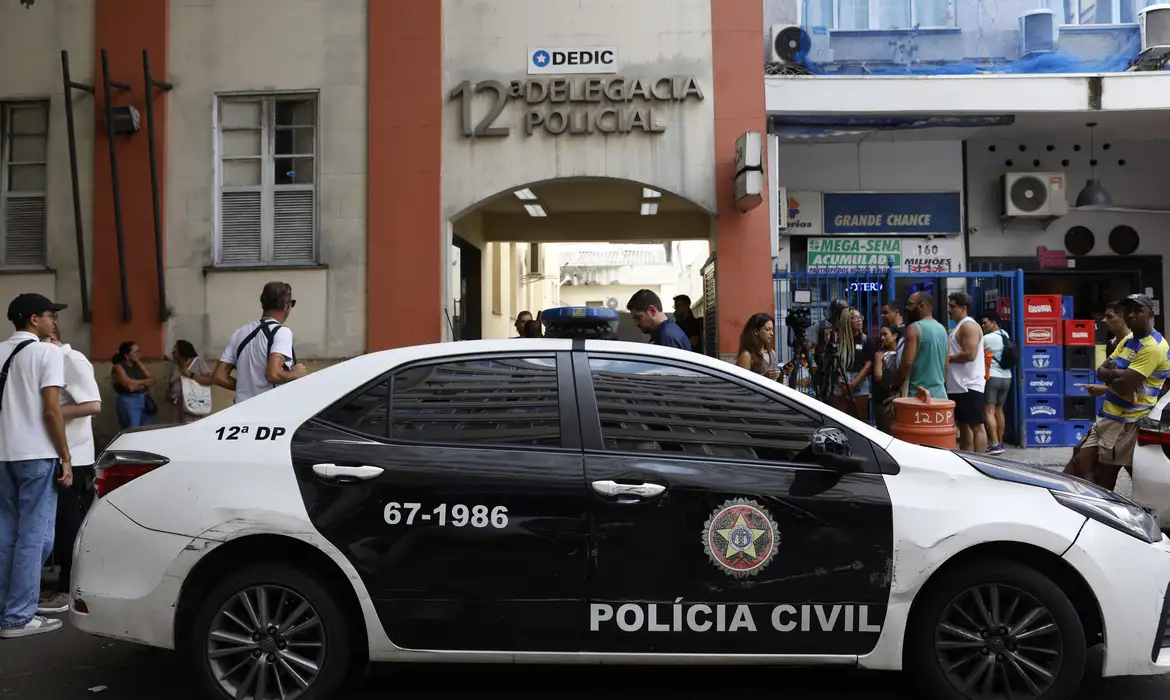 Adolescente se entrega por estupro coletivo no Rio e é apreendido