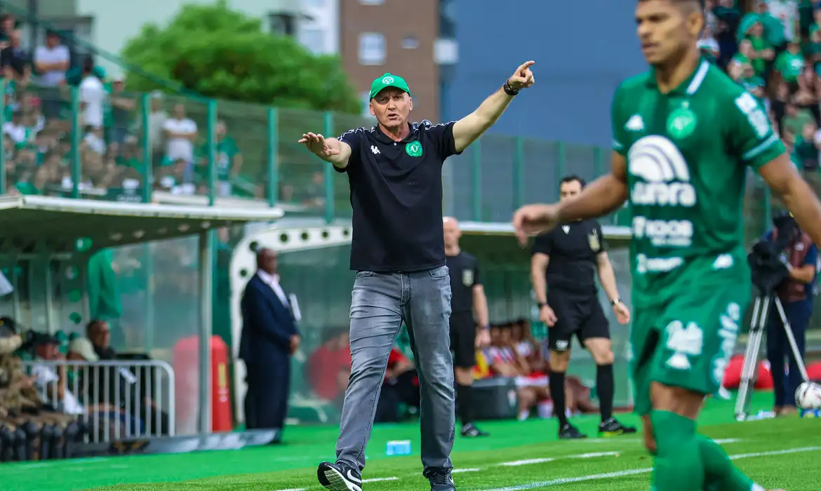 Chapecoense demite técnico Gilmar Dal Pozzo após derrota na Série A