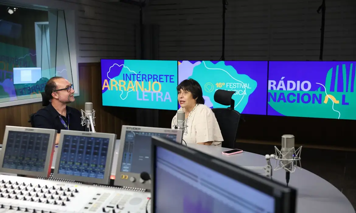 Rádio Nacional lança série especial pelos 90 anos com entrevistas inéditas