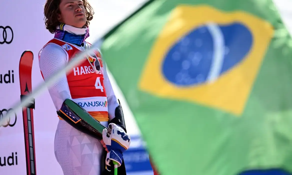 Lucas Pinheiro conquista nova vitória na Copa do Mundo de esqui na Eslovênia