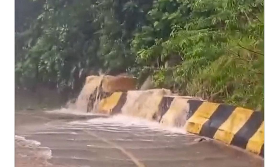 Chuvas intensas deixam centenas de desabrigados no litoral paulista
