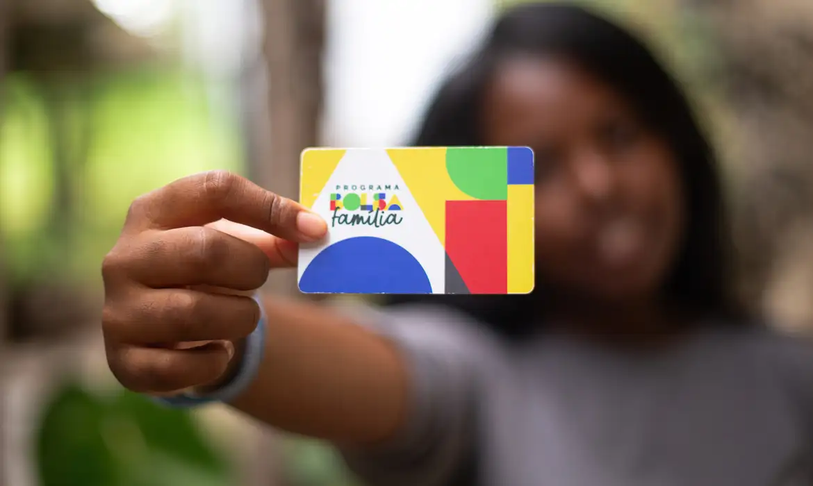 Caixa paga Bolsa Família para NIS final 6 com valor médio de R$ 690