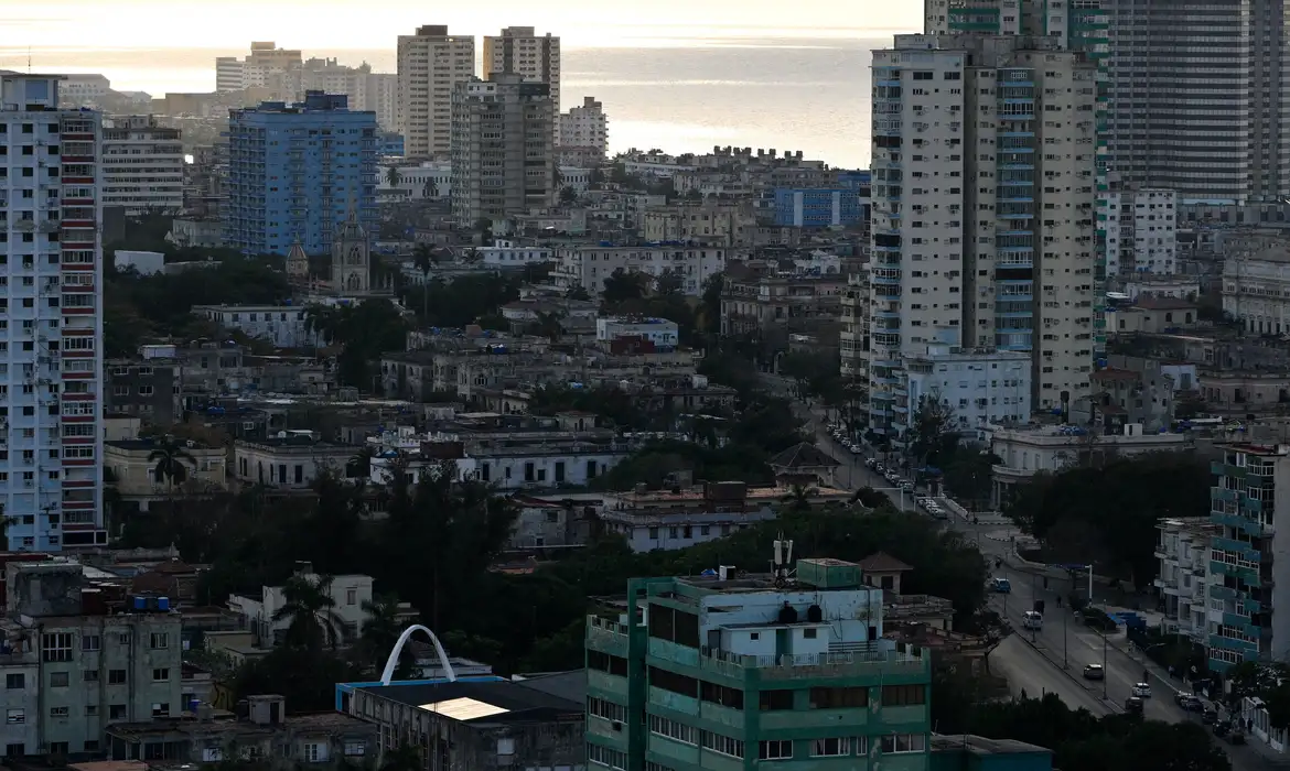 Bloqueio dos EUA ameaça colapso do sistema de saúde em Cuba