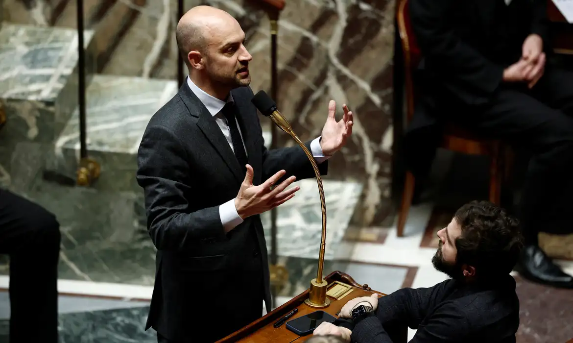 França alerta para ausência de solução rápida no conflito no Oriente Médio