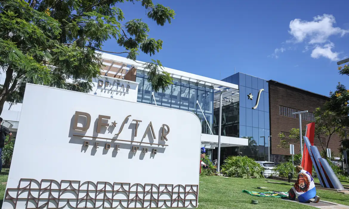 Defesa de Bolsonaro pede prisão domiciliar por questões de saúde