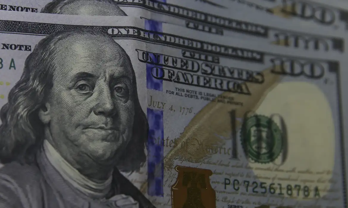 Dólar cai a R$ 5,06 e bolsa brasileira bate recorde com alívio no Oriente Médio