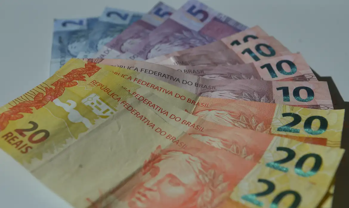 Renda domiciliar per capita cresce para R$ 2.316 em 2025 no Brasil